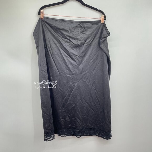 Vtg Plus Size Black Nylon Slip with Lace Hem USA Made Size 26W-28W RN 20960 - Picture 2 of 3